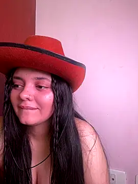 candicewest  online show from December 17, 2025, 4:35 pm