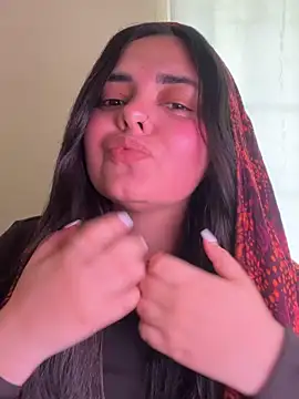 candicewest  online show from April 20, 2026, 4:32 pm