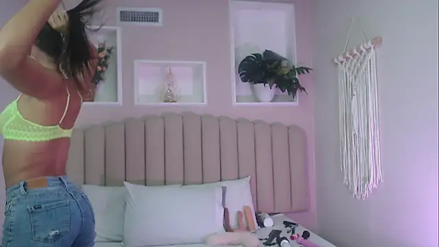 aleskaswarovski online show from January 13, 2026, 4:12 pm