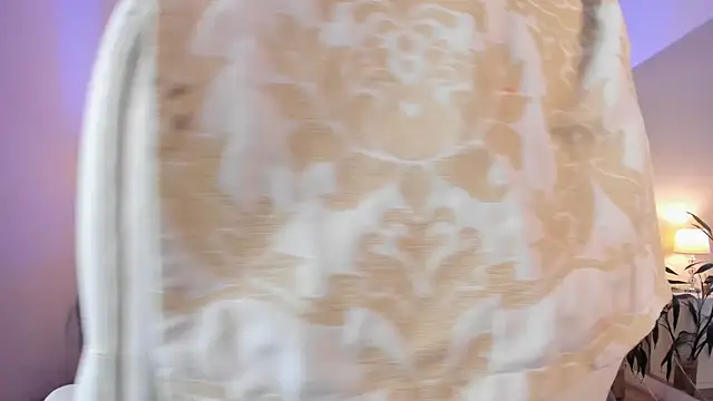 Scarlett Bunny  online show from April 9, 2026, 12:32 pm