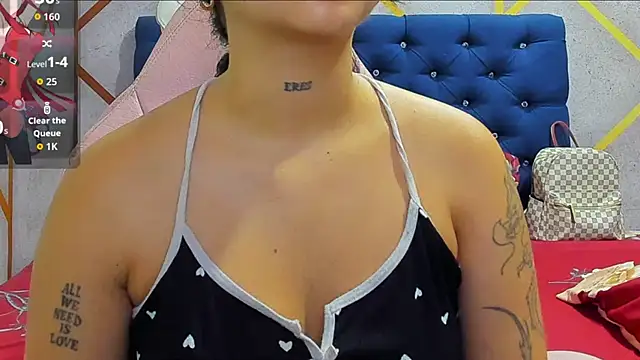 Snapshot of _vaiolet_owo chatting on February 4, 2026, 5:02 am vaiolet owo online show from February 4, 2026, 5:02 am