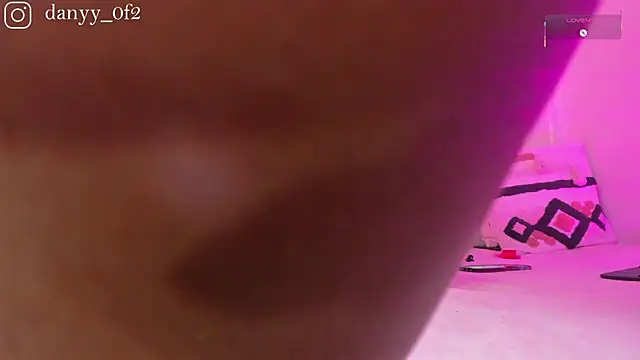 Daniihot   online show from February 20, 2026, 5:04 am