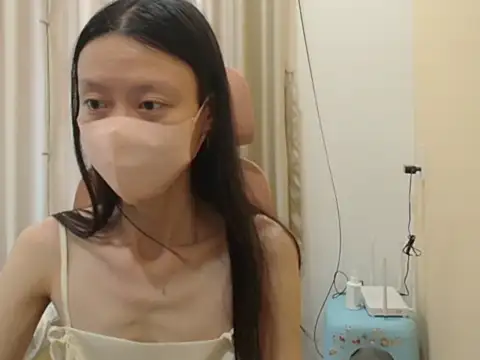 Lil-Cherries online show from April 5, 2026, 3:58 am