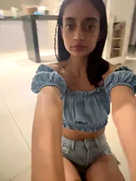 Snapshot of Bella_Nyx chatting on November 8, 2025, 11:47 pm Bella Nyx online show from November 8, 2025, 11:47 pm