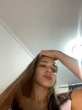 Snapshot of Sara__Secret chatting on November 18, 2025, 2:39 am Sara Secret online show from November 18, 2025, 2:39 am