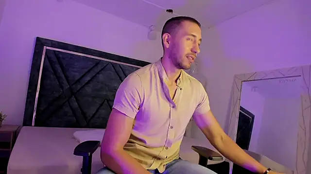 ElianReed online show from November 10, 2025, 1:21 pm