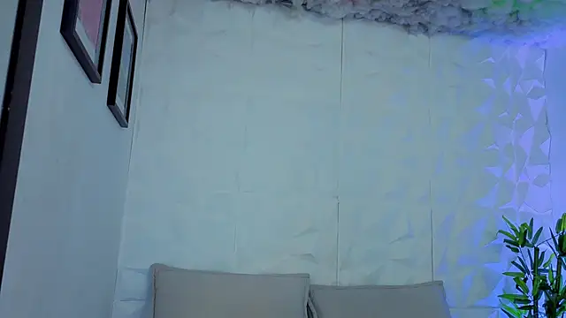 AuroraLanee  online show from December 2, 2025, 8:15 pm