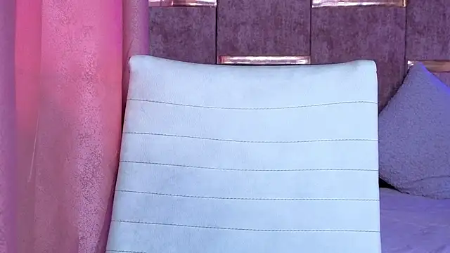 AuroraLanee  online show from December 5, 2025, 7:43 pm