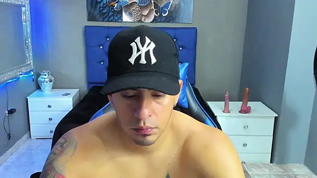 TeylorTompson online show from November 7, 2025, 12:49 pm