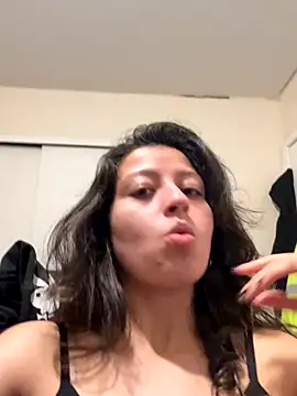 SaintNina online show from November 27, 2025, 12:02 am