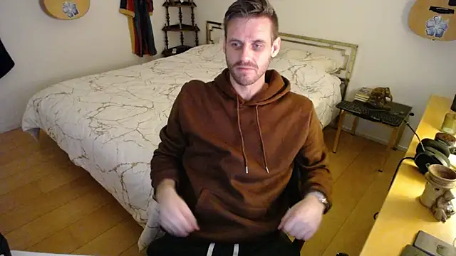 Snapshot of skatejocke chatting on November 14, 2025, 2:27 pm skatejocke online show from November 14, 2025, 2:27 pm