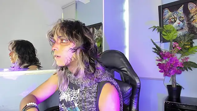 luxiel  online show from November 24, 2025, 9:03 pm