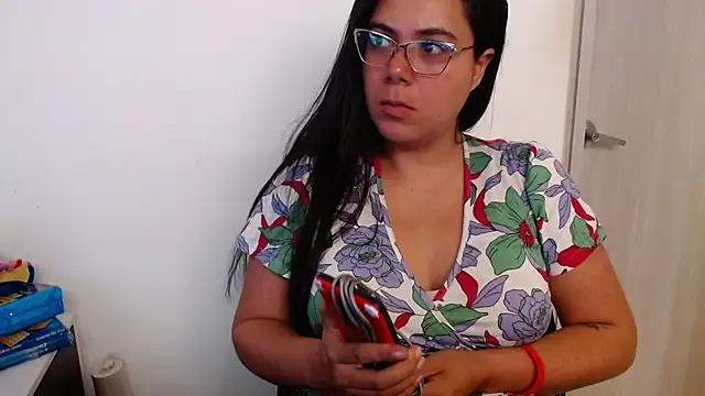 Snapshot of LorieFerrer chatting on March 7, 2025, 4:22 pm LorieFerrer online show from March 7, 2025, 4:22 pm