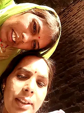 CUTE V SEXY online show from November 9, 2025, 3:27 am