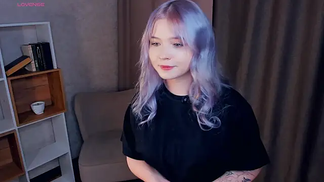 DonnetteShaban online show from November 8, 2025, 1:22 pm