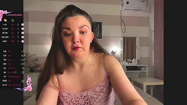 liliaMaivis online show from November 13, 2025, 6:18 pm