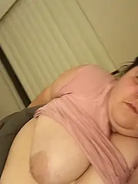 Snapshot of mayflower420 chatting on April 13, 2026, 3:34 am mayflower420 online show from April 13, 2026, 3:34 am