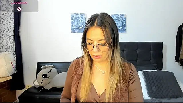 ariannawil online show from February 12, 2026, 12:27 am