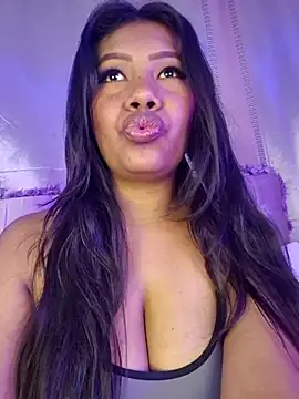 PaulaOrtiz02 online show from November 8, 2025, 11:43 am