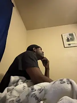 CrookedBeaut online show from December 5, 2025, 2:03 pm