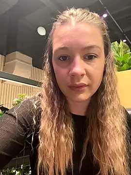 SashaCatt online show from November 19, 2025, 7:30 am