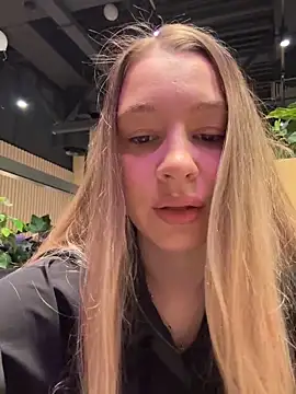 SashaCatt online show from November 21, 2025, 7:18 am