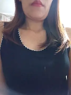 Snapshot of Hini68 chatting on November 16, 2025, 12:11 pm Hini68 online show from November 16, 2025, 12:11 pm