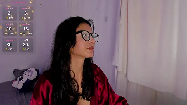 Tamara Aluna  online show from December 4, 2025, 7:22 pm