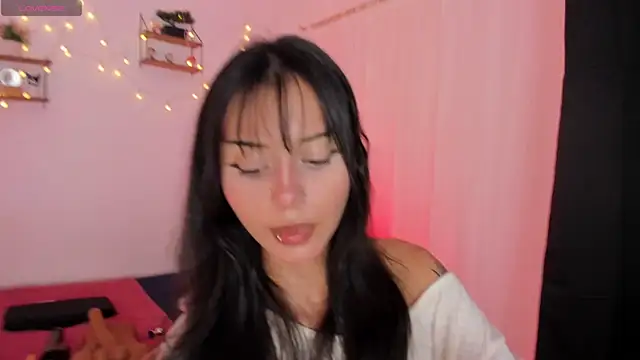 Snapshot of Tamara_Aluna_ chatting on July 8, 2026, 8:02 pm Tamara Aluna online show from July 8, 2026, 8:02 pm