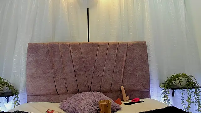 Victoriaa Anderson online show from March 10, 2026, 2:11 pm