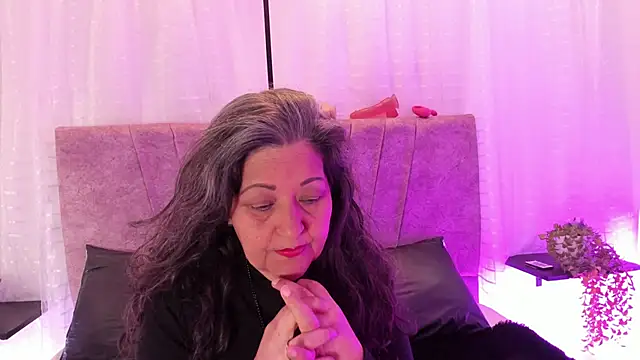 Snapshot of Victoriaa_Anderson chatting on April 27, 2026, 2:04 pm Victoriaa Anderson online show from April 27, 2026, 2:04 pm