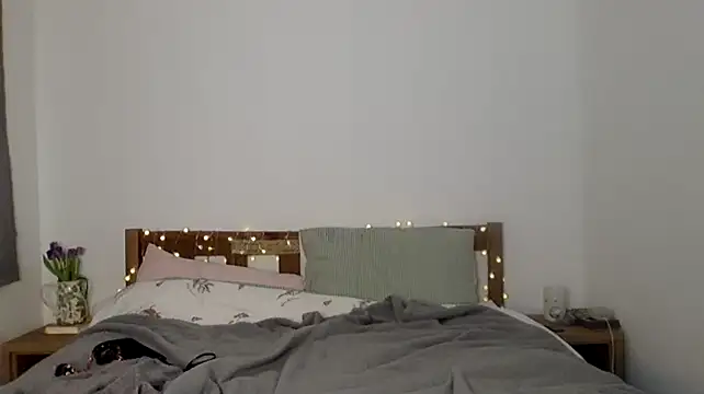 elizaluck online show from November 29, 2025, 2:20 pm