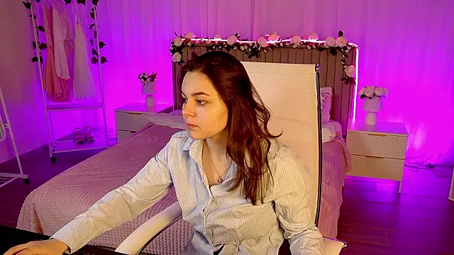 Snapshot of FrancescaCavaliere chatting on March 3, 2026, 6:41 am FrancescaCavaliere online show from March 3, 2026, 6:41 am