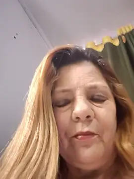 karlaanqui1 online show from January 18, 2026, 12:31 pm