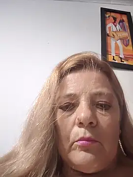 karlaanqui1 online show from April 17, 2026, 10:35 pm