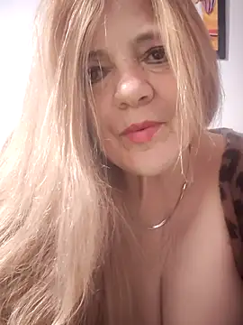 karlaanqui1 online show from April 26, 2026, 10:57 am