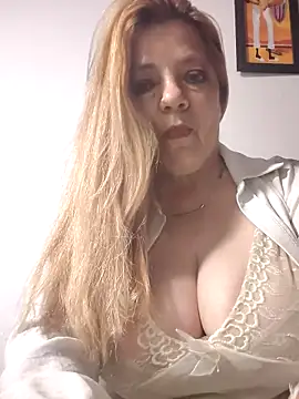 Snapshot of karlaanqui1 chatting on April 29, 2026, 9:35 am karlaanqui1 online show from April 29, 2026, 9:35 am