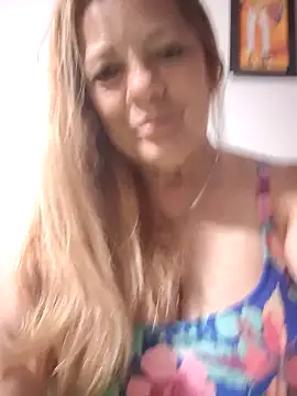 Snapshot of karlaanqui1 chatting on May 17, 2026, 10:33 am karlaanqui1 online show from May 17, 2026, 10:33 am