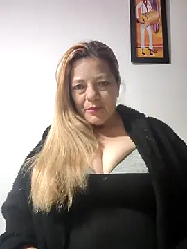 Snapshot of karlaanqui1 chatting on May 20, 2026, 10:43 am karlaanqui1 online show from May 20, 2026, 10:43 am