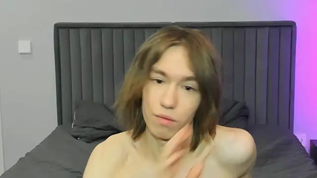 kr1sfemboy online show from February 1, 2026, 7:18 am