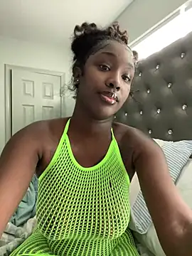 Snapshot of ToyaThick chatting on July 13, 2026, 4:32 pm ToyaThick online show from July 13, 2026, 4:32 pm