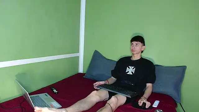 Snapshot of Kurt_williams1 chatting on December 5, 2025, 2:14 pm Kurt williams1 online show from December 5, 2025, 2:14 pm