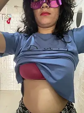Snapshot of Red_Queen_11 chatting on November 16, 2025, 7:47 am Red Queen 11 online show from November 16, 2025, 7:47 am