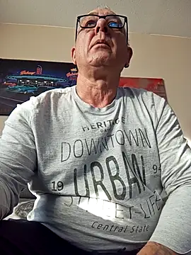 andy-1961 online show from December 15, 2025, 9:57 am