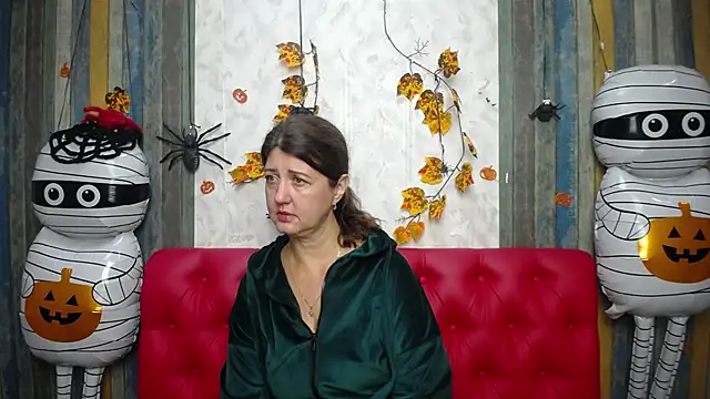 Snapshot of RoseHille chatting on November 15, 2025, 10:45 am RoseHille online show from November 15, 2025, 10:45 am