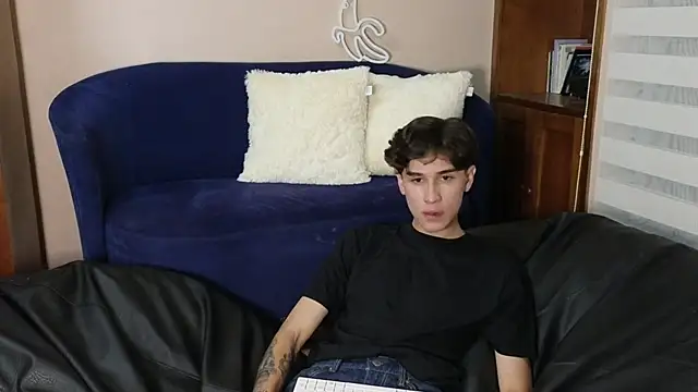 Snapshot of Derekswan chatting on November 11, 2025, 11:38 pm Derekswan online show from November 11, 2025, 11:38 pm