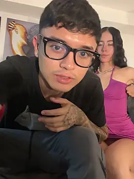 Snapshot of SAMANTHA_AND_PETER chatting on December 1, 2025, 5:56 am SAMANTHA AND PETER online show from December 1, 2025, 5:56 am