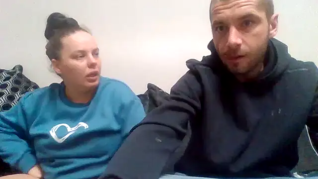 Snapshot of Kinkycouple142 chatting on April 10, 2026, 7:29 pm Kinkycouple142 online show from April 10, 2026, 7:29 pm