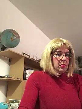 Snapshot of simone_xdressing chatting on October 26, 2025, 12:05 am simone xdressing online show from October 26, 2025, 12:05 am