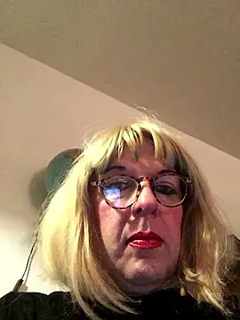 Snapshot of simone_xdressing chatting on January 18, 2026, 1:20 am simone xdressing online show from January 18, 2026, 1:20 am